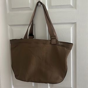 lululemon clean lines tote